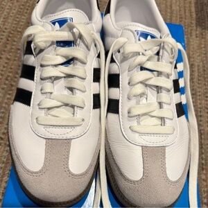 Never been worn! Adidas White and Black Sneakers Classic Design